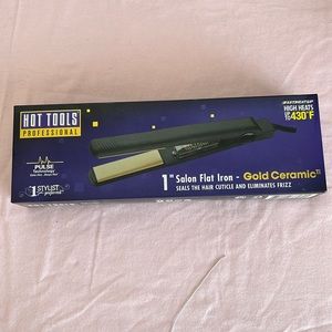 New in box Hot Tools 1” flat iron